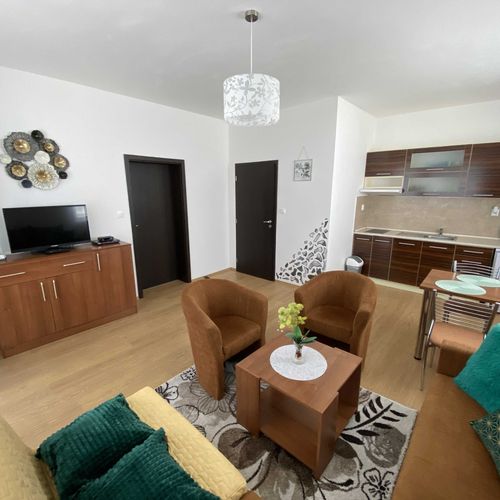 Apartament superior la parter cu 2 camere pentru 5 pers.