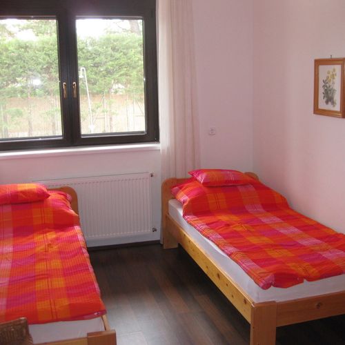 Casă de vară familial(ă) întreaga unitate pentru 17 pers. (se inchirieaza doar integral) (se poate solicita pat suplimentar)