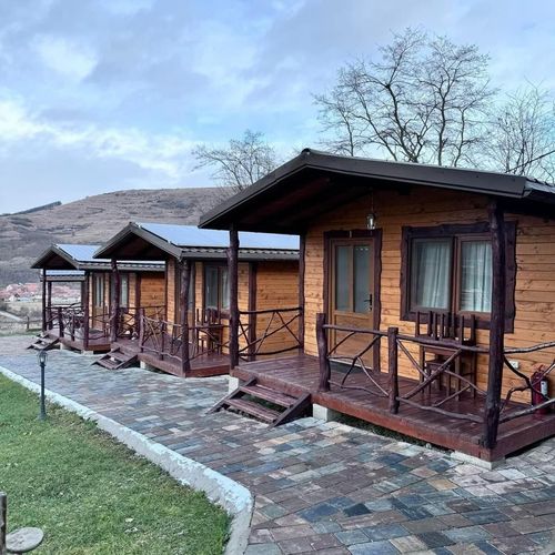 Cabană cu vedere spre munte cu panoramă pentru 2 pers. (se inchirieaza doar integral)