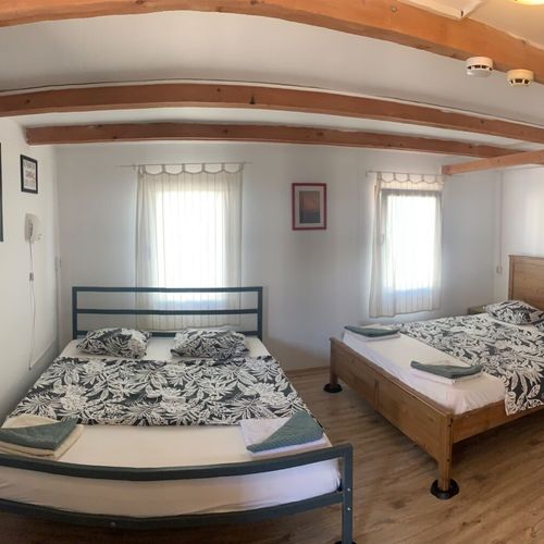 Camera cvadrupla classic cu baie