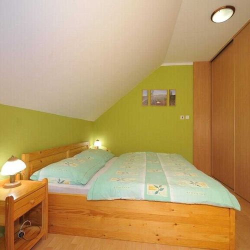 Apartament cu balcon cu chicinetă proprie cu 2 camere pentru 8 pers.