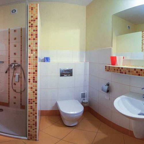 Pokój 2-osobowy z prysznicem z balkonem (możliwa dostawka)