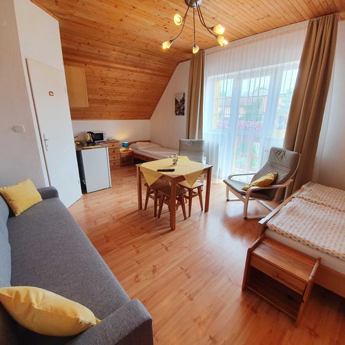 Pokoj s privátní koupelnou mimo apartmán pro 4 os. na poschodí