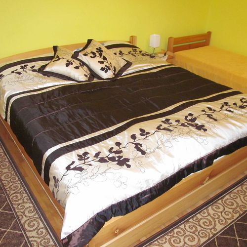 Apartament cu duș cu chicinetă proprie cu 2 camere pentru 5 pers.