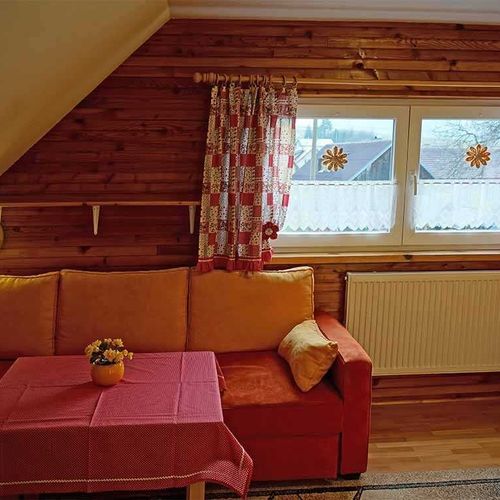 Pokoj se sprchou s manželskou postelí