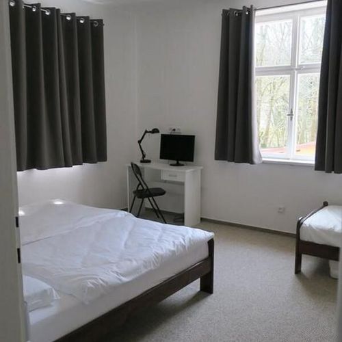 Apartman se sprchou s privátní koupelnou mimo apartmán pro 3 os. s 1 ložnicí