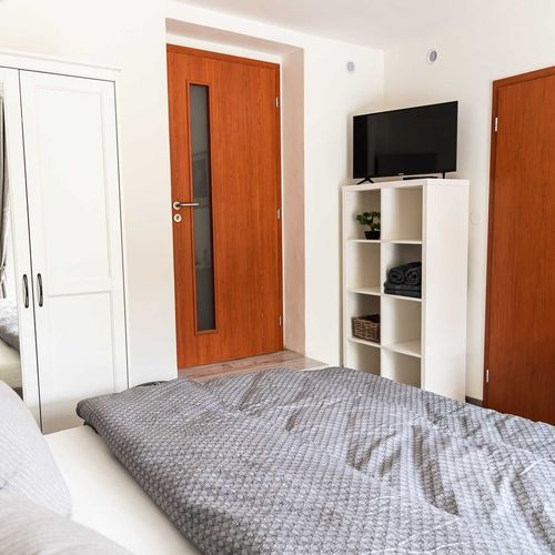 Apartman se sprchou s vlastní kuchyňkou s manželskou postelí s 1 ložnicí