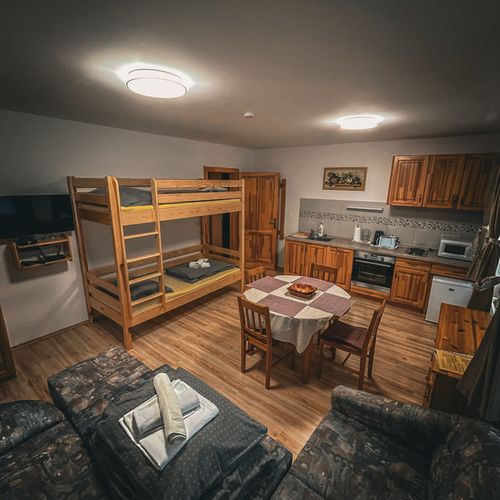 Apartament 4-osobowy na piętrze z widokiem na góry z 2 pomieszczeniami sypialnianymi
