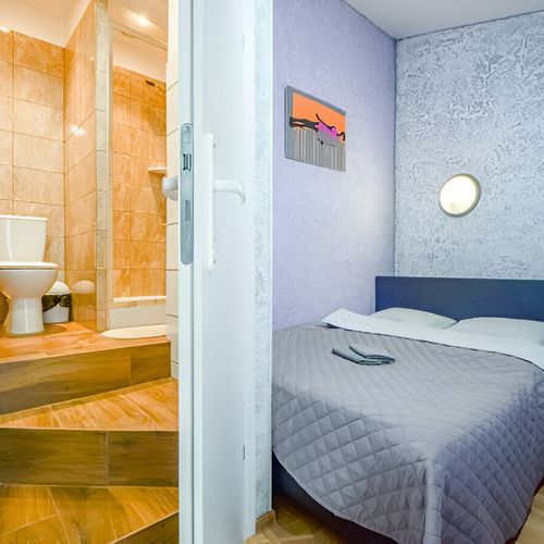 Apartament la etaj cu baie cu 1 camera pentru 2 pers.