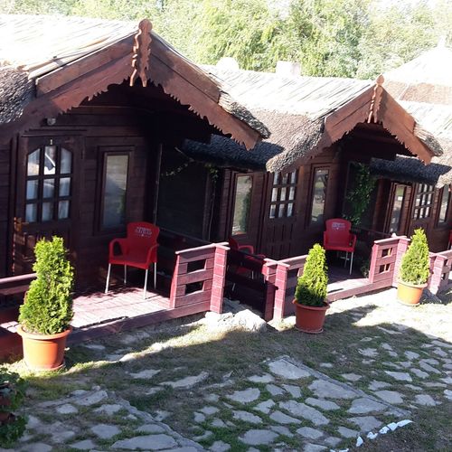 Bungalow pentru 4 pers. (se inchirieaza doar integral)