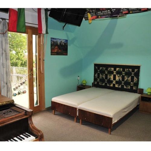 Apartament standard la etaj cu 2 camere pentru 5 pers.