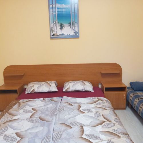 Apartament cu grădină pentru 7 pers. (se inchirieaza doar integral)