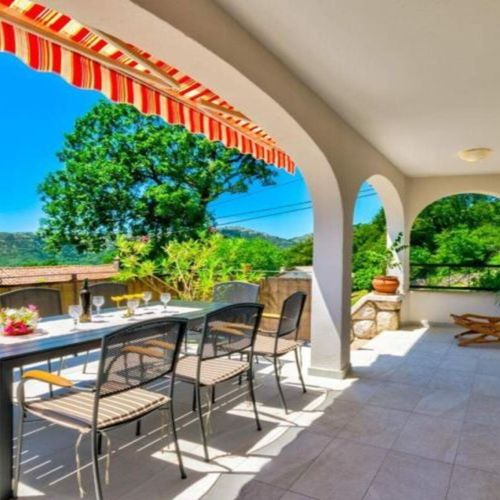 Casă de vacanță întreaga unitate cu vedere spre mare pentru 9 pers. (se inchirieaza doar integral)
