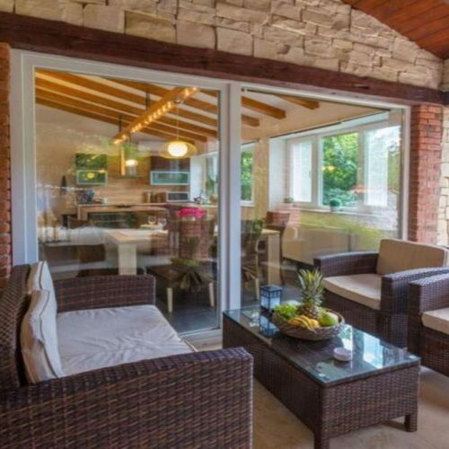 Casă de vacanță întreaga unitate lângă piscină pentru 6 pers. (se inchirieaza doar integral)