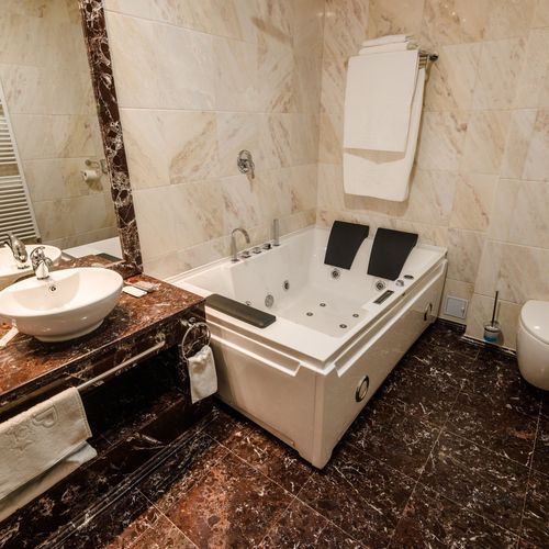 Apartament lux cu balcon cu 1 camera pentru 2 pers.