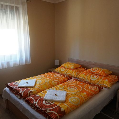Apartament la parter întreaga unitate pentru 8 pers. (se inchirieaza doar integral)