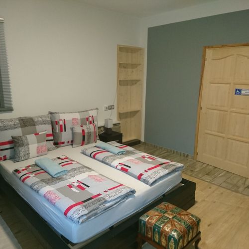 Apartament 2-osobowy z łazienką udogodnienia dla niepełnosprawnych z 1 pomieszczeniem sypialnianym