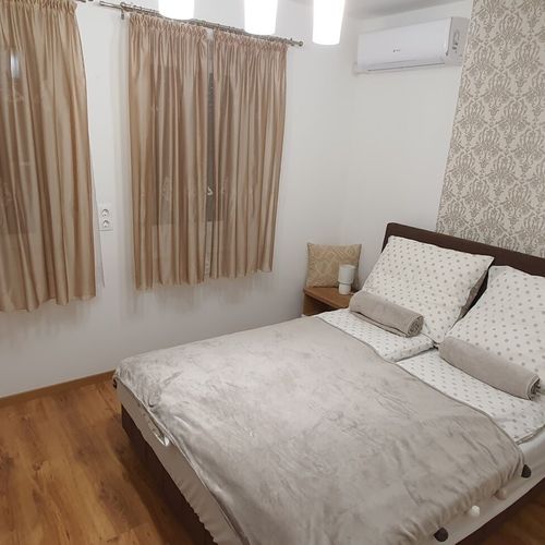 Apartament 4-osobowy Premia z klimatyzacją z 2 pomieszczeniami sypialnianymi