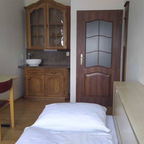 Dormitory - można rezerwować łóżka z prysznicem