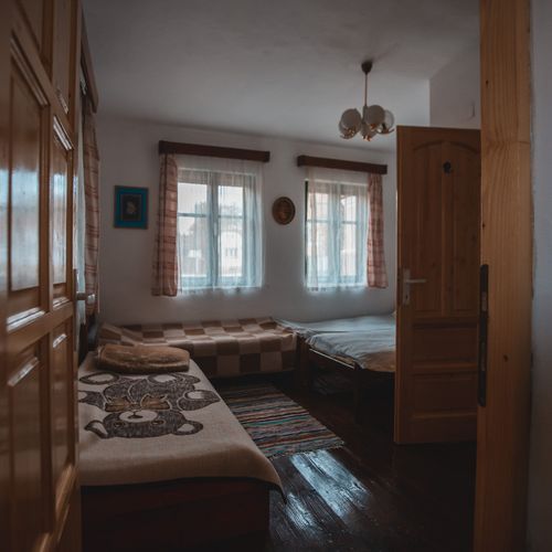 Camera cvadrupla cu baie
