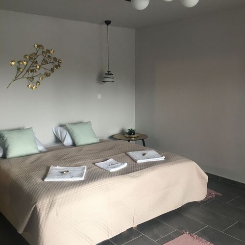 Apartament 4-osobowy z klimatyzacją z tarasem z 2 pomieszczeniami sypialnianymi