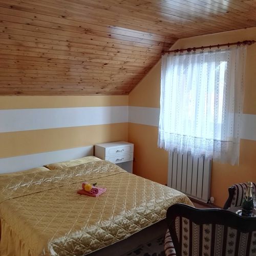 Apartman s balkónem  s manželskou postelí s 1 ložnicí