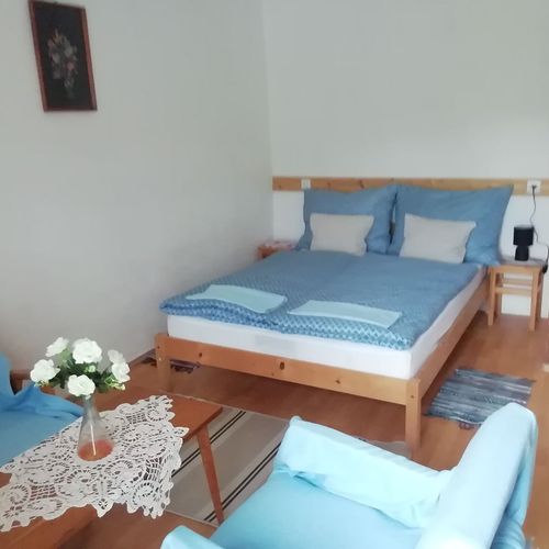 Camera cvadrupla familial(ă) la parter