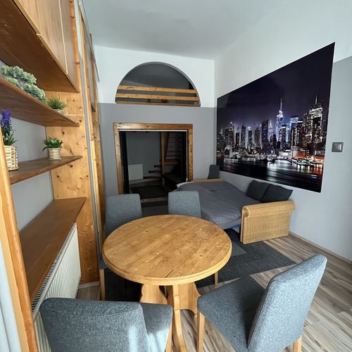 Apartament cu balcon cu vedere spre curte cu 2 camere pentru 5 pers.