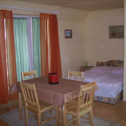 Apartament cu balcon cu vedere spre parc cu 1 camera pentru 2 pers.