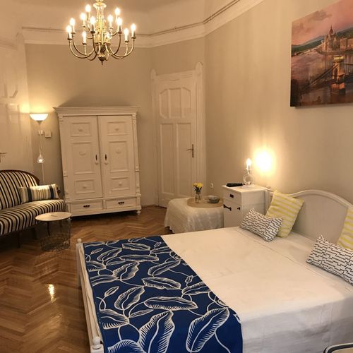 Apartament familial(ă) la etaj cu 1 camera pentru 2 pers. (se poate solicita pat suplimentar)