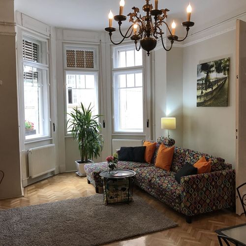 Apartament la etaj maisonetă cu 1 camera pentru 2 pers. (se poate solicita pat suplimentar)