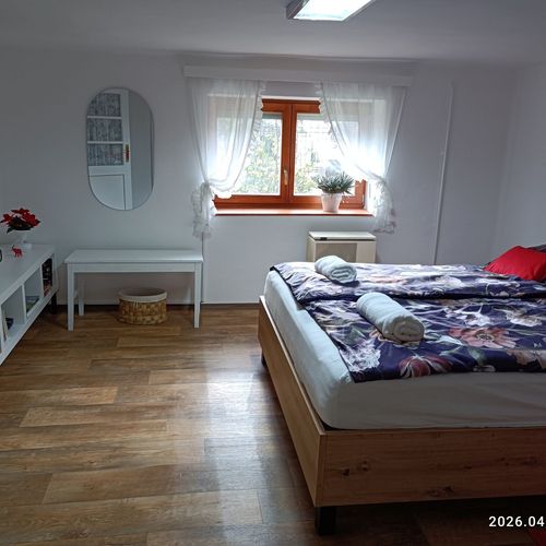 Apartament la parter cu vedere spre munte pentru 4 pers. (se inchirieaza doar integral)