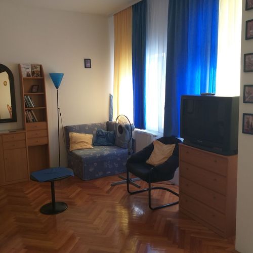 Apartament standard la etaj cu 1 camera pentru 2 pers. (se poate solicita pat suplimentar)