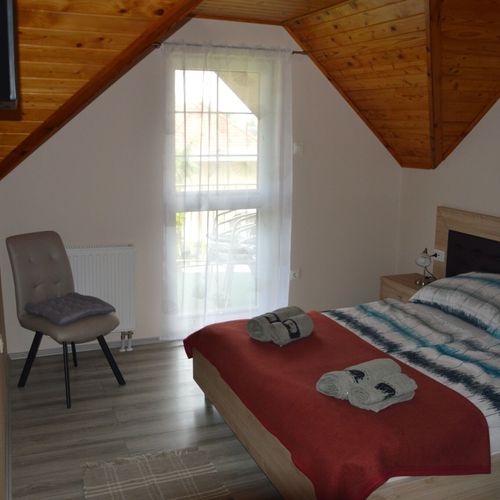 Apartament 4-osobowy na poddaszu z panoramą z 2 pomieszczeniami sypialnianymi