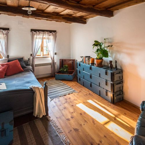 Casa rustică cu vedere spre pădure cu panoramă pentru 4 pers. (se inchirieaza doar integral)