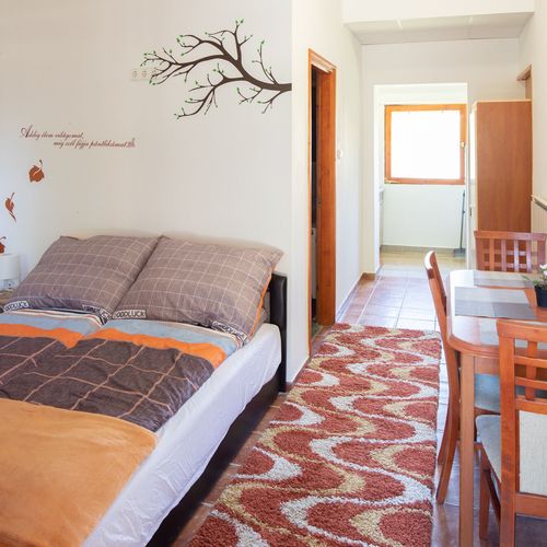 Apartament 2-osobowy z łazienką z własną kuchnią z 1 pomieszczeniem sypialnianym
