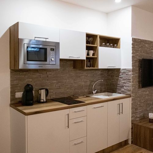 Apartament 4-osobowy z prysznicem z aneksem kuchennym z 2 pomieszczeniami sypialnianymi (możliwa dostawka)