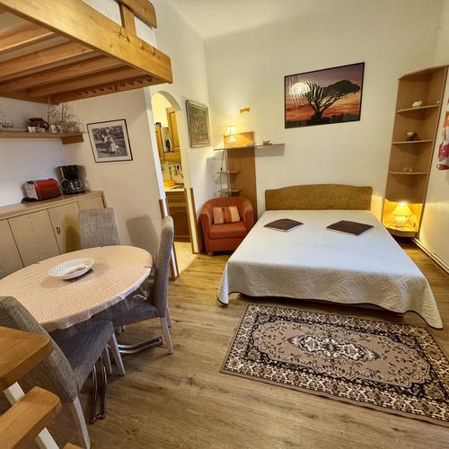 Studio Apartman pro 4 os. s 1 ložnicí s výhledem do zahrady