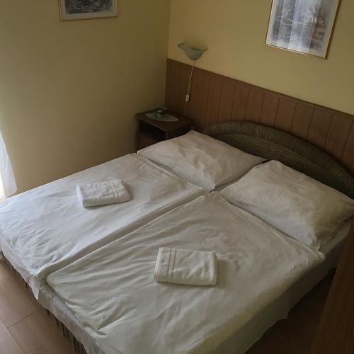 Camera dubla la etaj cu balcon