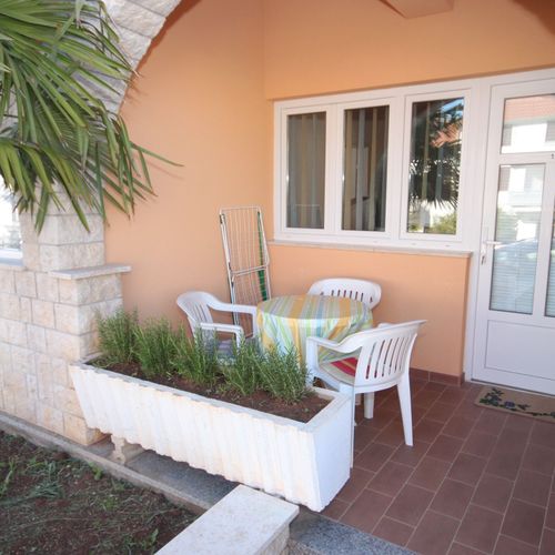 Apartament 4-osobowy z klimatyzacją z tarasem z 1 pomieszczeniem sypialnianym A-3007-f