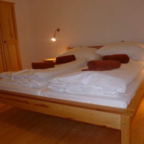 Apartman se sprchou s privátní koupelnou mimo apartmán pro 2 os. (s možností přistýlky)