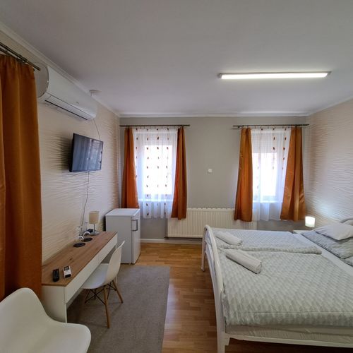 Apartament family întreaga unitate cu 3 camere pentru 12 pers.