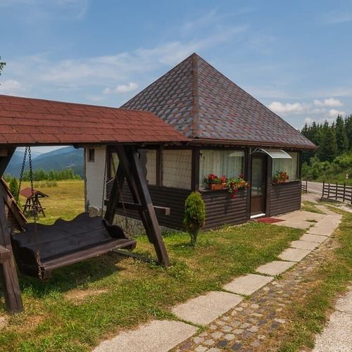 Cabană pentru 4 pers. (se inchirieaza doar integral)