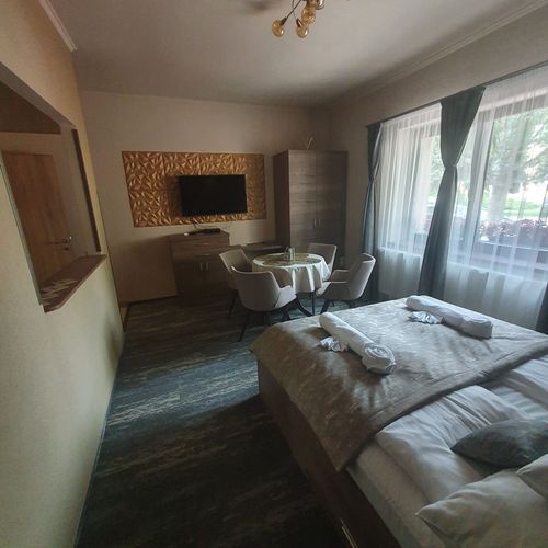 Apartament cu vedere spre curte cu vedere spre oraș cu 2 camere pentru 4 pers.