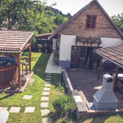 Romantik Apartman (jako celek) pro 4 os. celý Dům (s možností přistýlky)