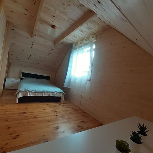 Chata (jako celek) se společnou koupelnou s vlastní kuchyňkou pro 6 os.