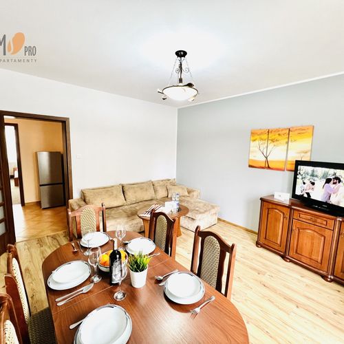 Apartament 8-osobowy Standard Plus z balkonem z 2 pomieszczeniami sypialnianymi