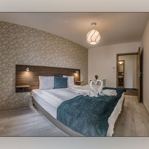 Apartament superior cu vedere spre curte cu 3 camere pentru 6 pers.