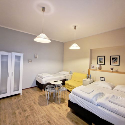 Apartman s balkónem s vlastní kuchyňkou pro 4 os. s 1 ložnicí