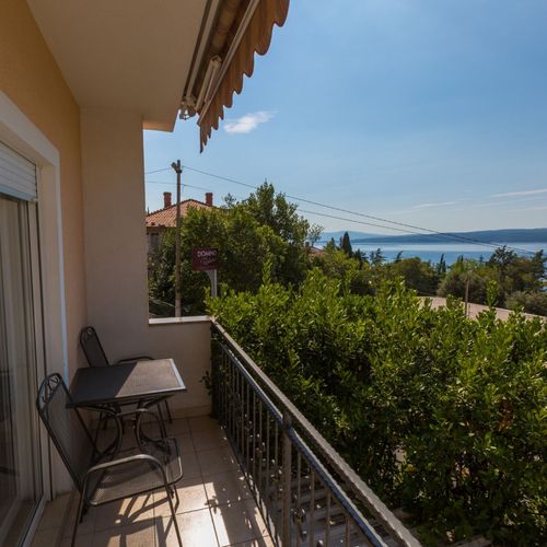 Apartament cu vedere spre mare b cu 2 camere pentru 6 pers.